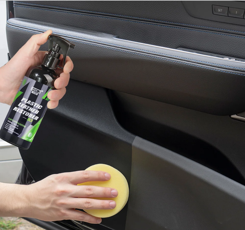 HGKJ Spray Réparateur pour Plastique et Cuir - 300ml, Inclut Chiffon et Éponge - Redonne Éclat et Protection à Votre Voiture