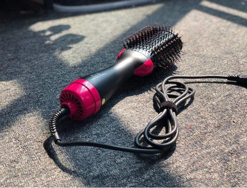 Volumiseur et Sèche-Cheveux 2 en 1 : Élégance et Praticité Réunies pour des Cheveux Sublimes